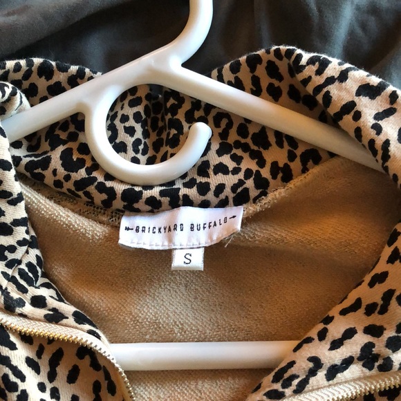 Brickyard buffalo Cheetah Joggers Lounge Set - Picture 7 of 7